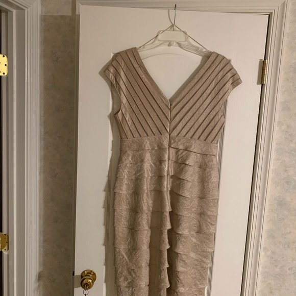 Adrianna Papell Dress Size 12 Gold Short - Picture 2 of 3